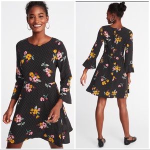 Old navy flared arm dress. Size S